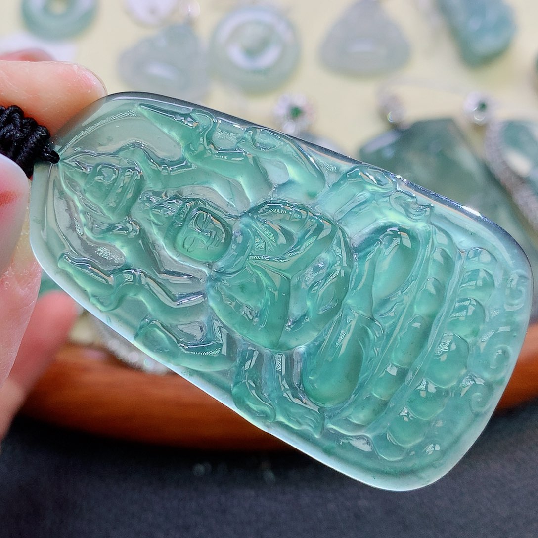 翡翠颈饰未镶嵌翡翠