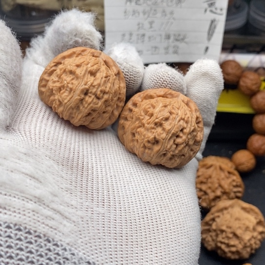 文玩核桃吊坠全品白狮子36尺