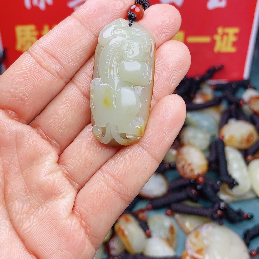 和田玉颈饰未镶嵌