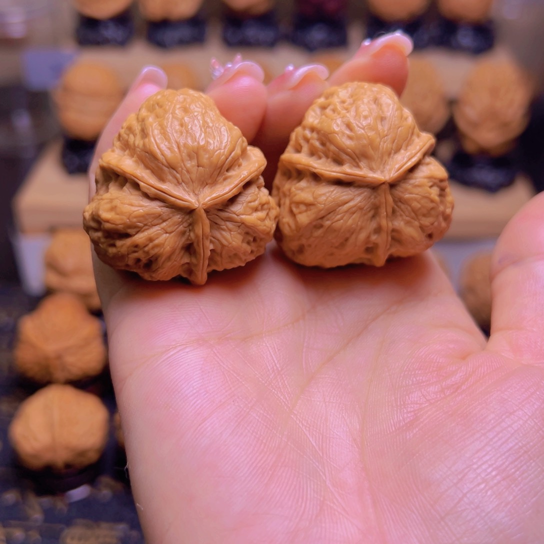 文玩核桃把件花开富贵H12