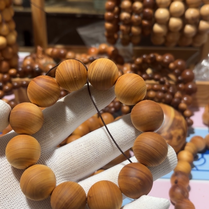 1***5柏木黑油毛坯2.0手串