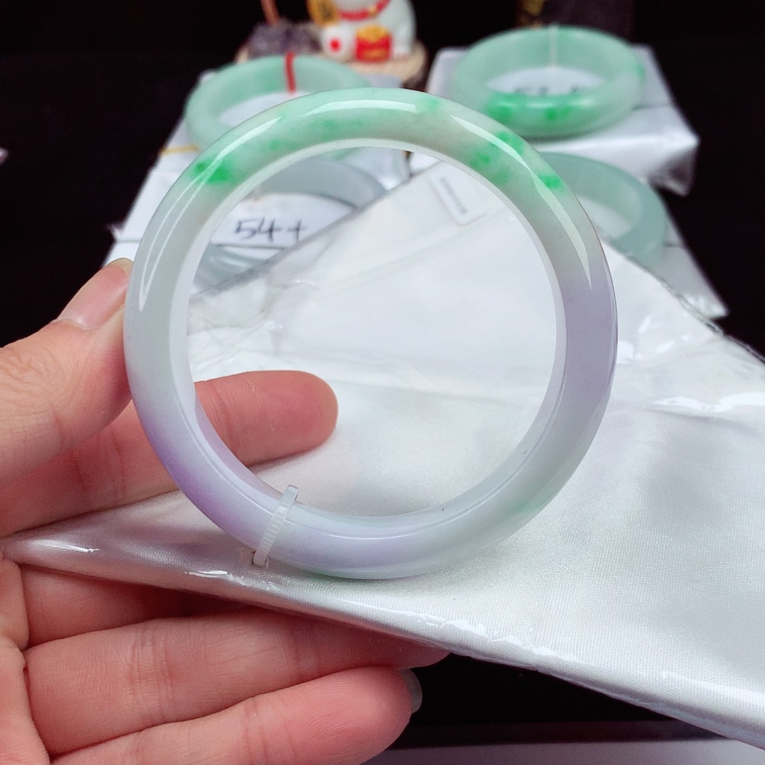 翡翠手镯未镶嵌翡翠