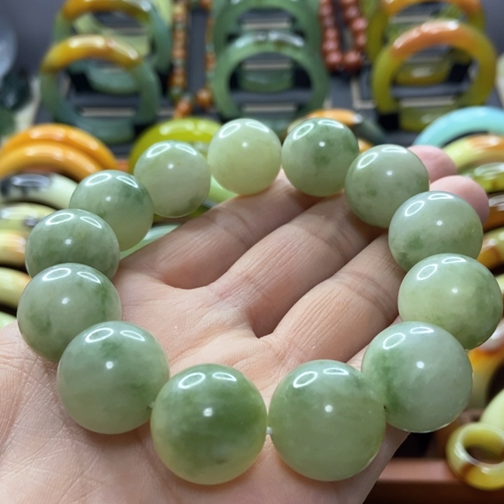 蛇纹石玉手镯未镶嵌