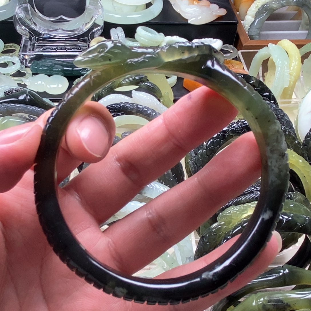 岫玉手镯未镶嵌阿*手镯