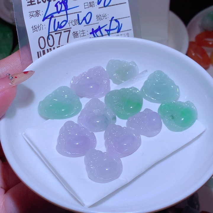 迎***丽翡翠未镶嵌颈饰是