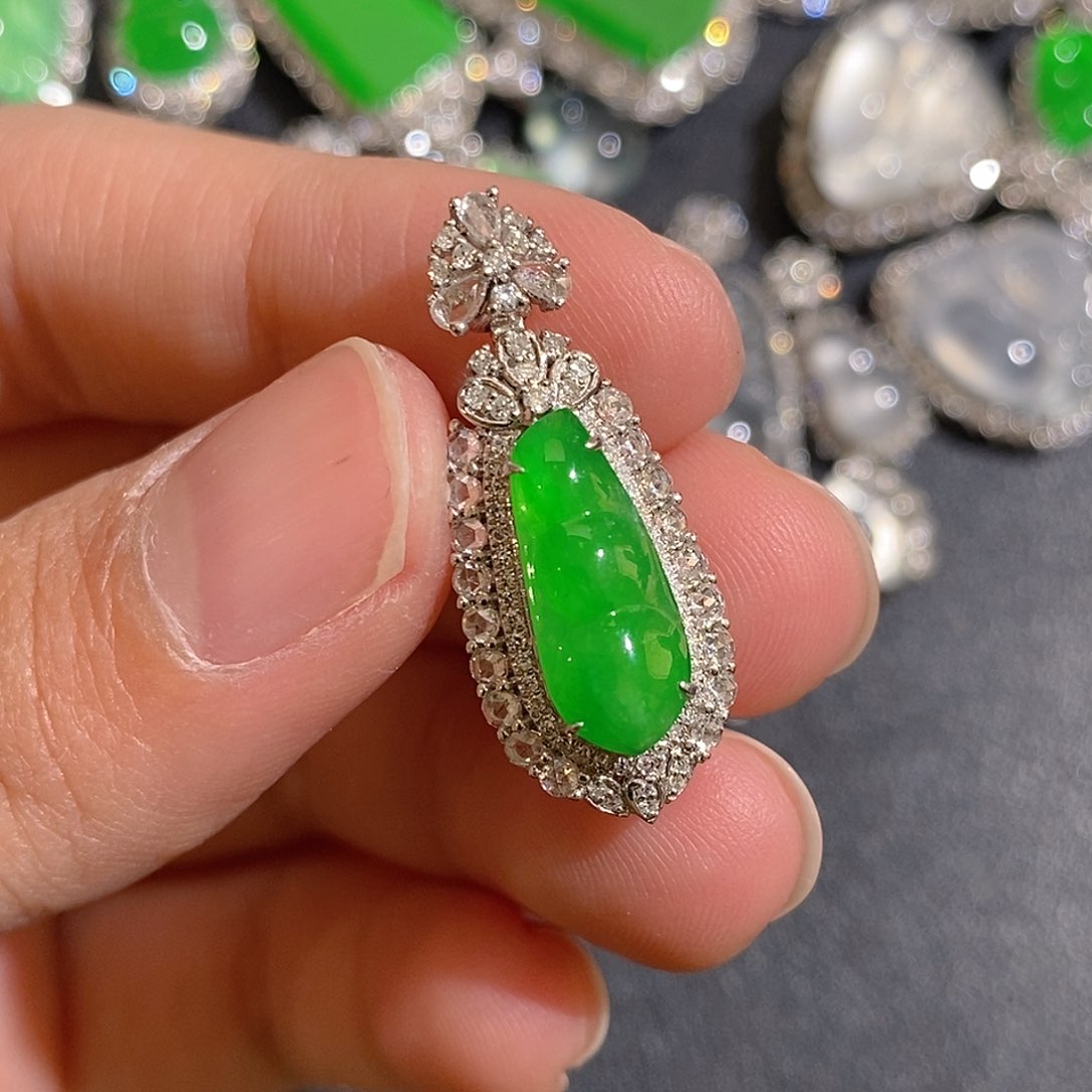 翡翠颈饰18K金镶嵌天然缅甸A货翡翠