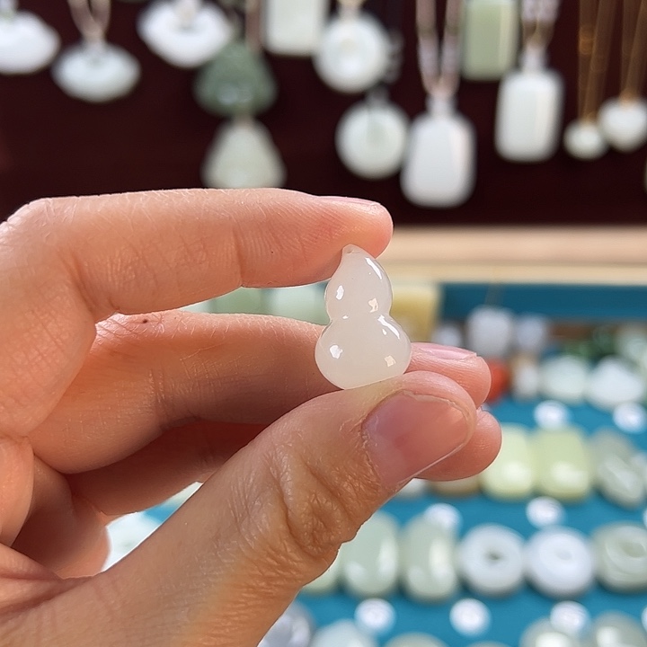 沫***初和田玉未镶嵌颈饰