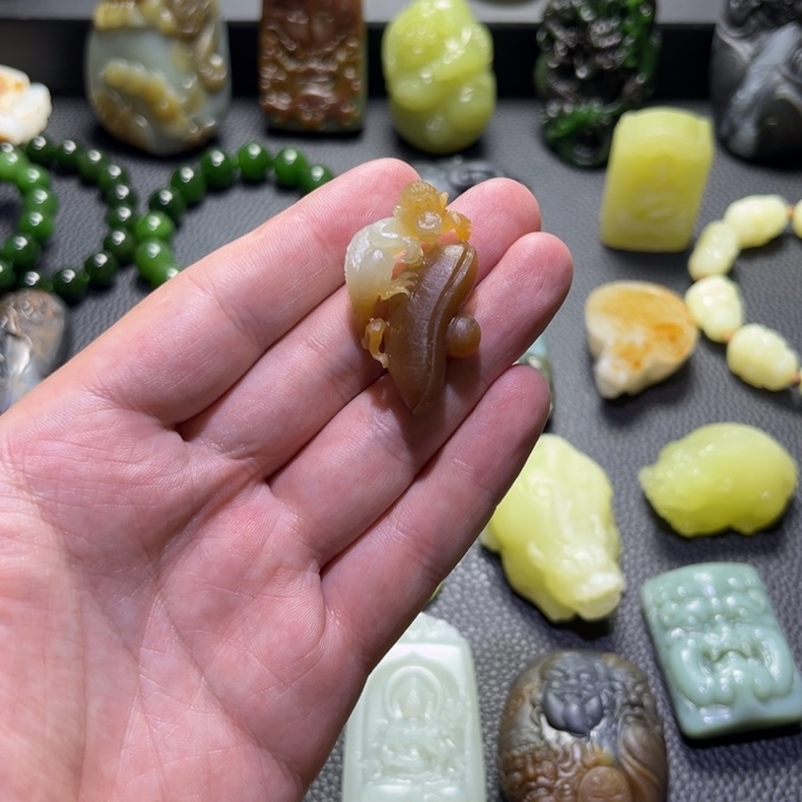 颈饰未镶嵌和田玉