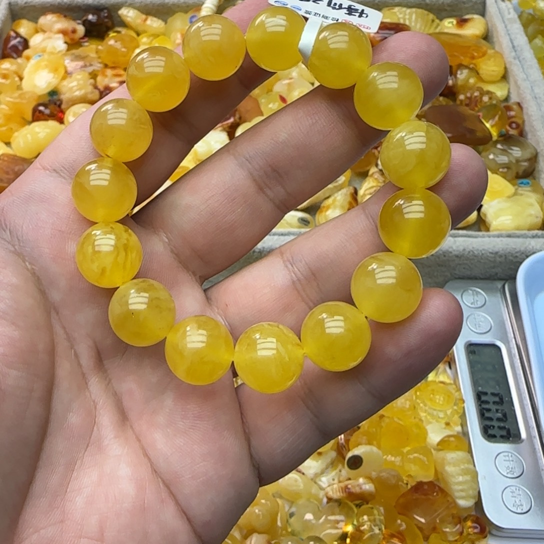 卤***飯琥珀未镶嵌裸石六分之一串