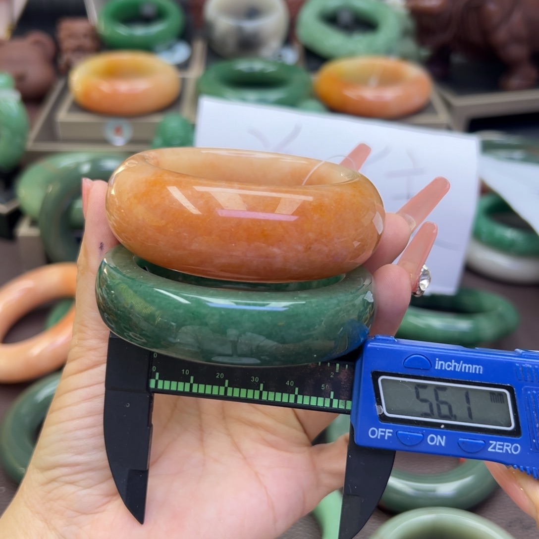 未镶嵌手镯石英岩玉