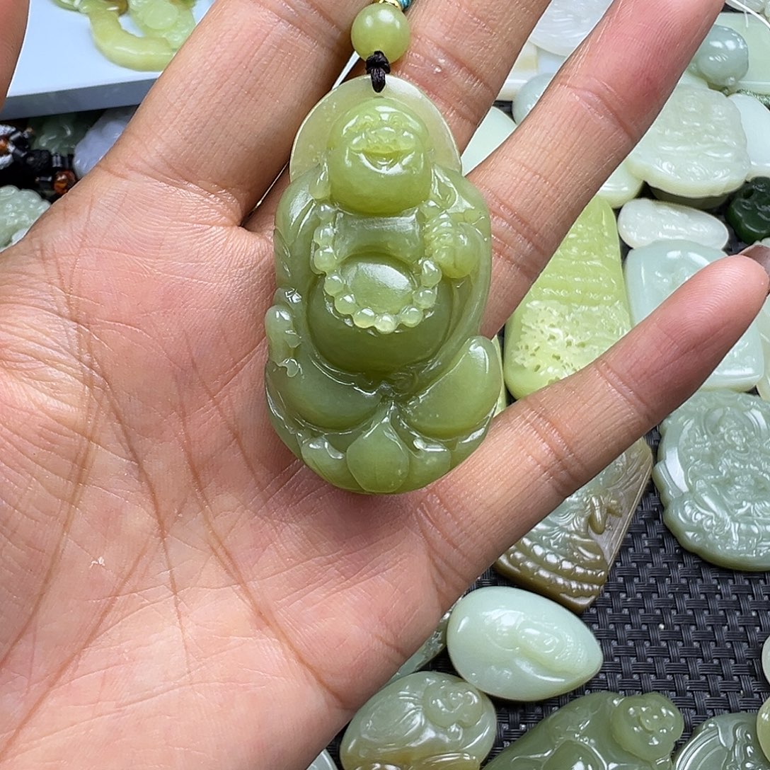 和田玉未镶嵌颈饰微瑕漏，卡50