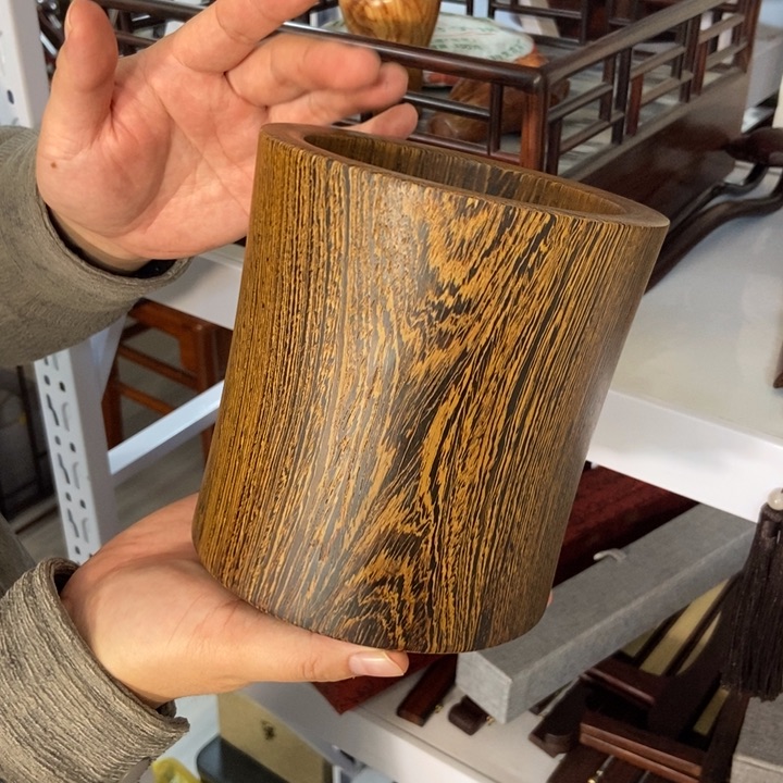 鸡翅木整木大笔筒