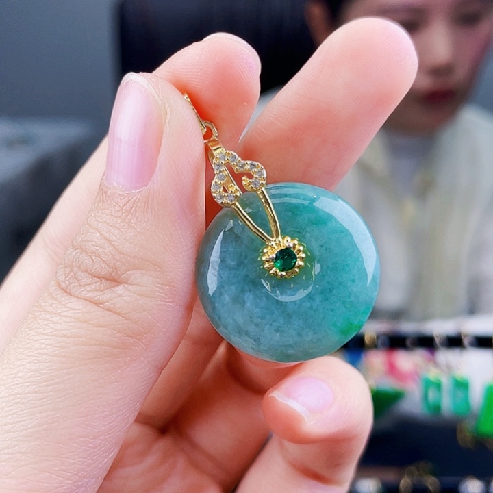 翡翠颈饰未镶嵌饰品