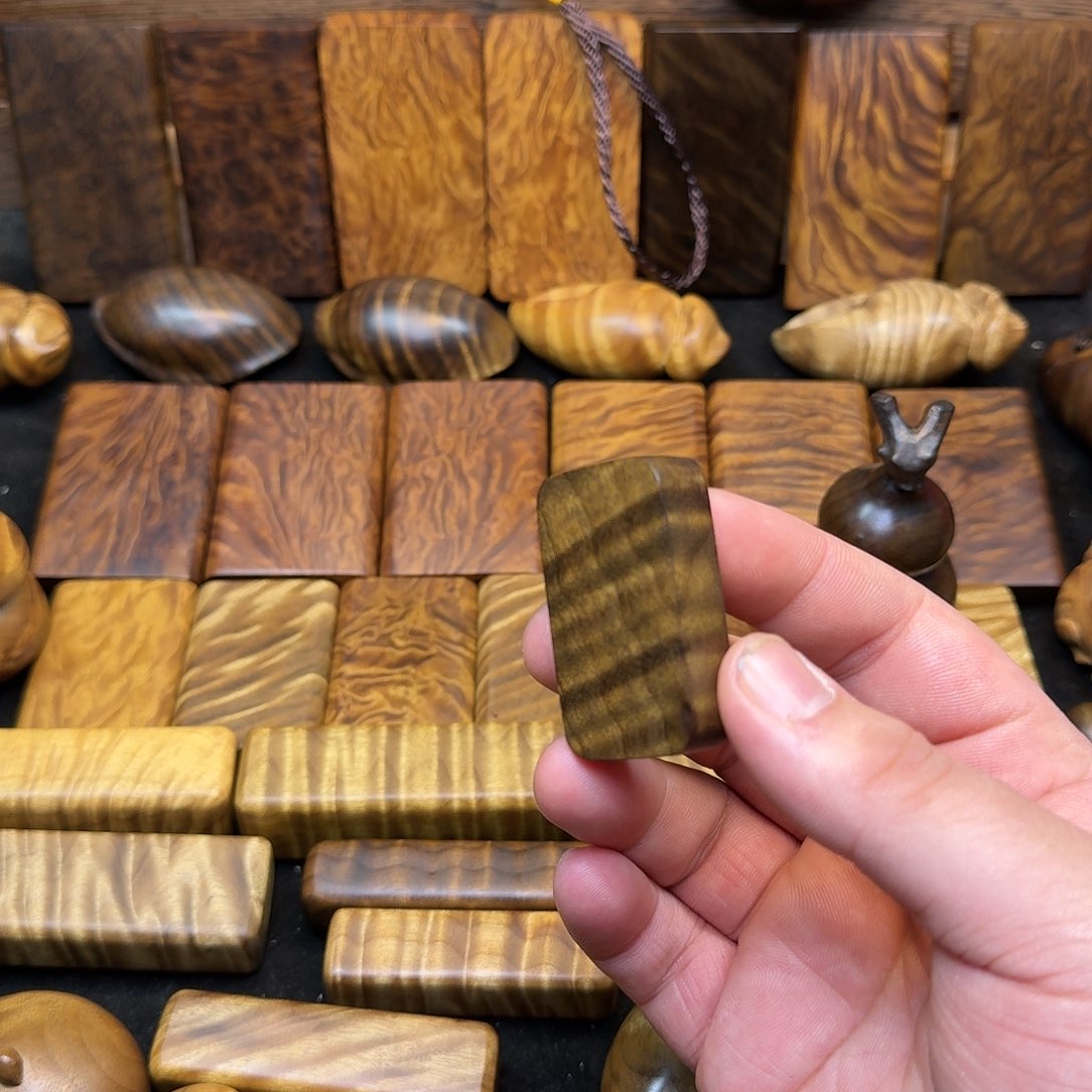 金丝楠一**烟金丝楠木无事牌