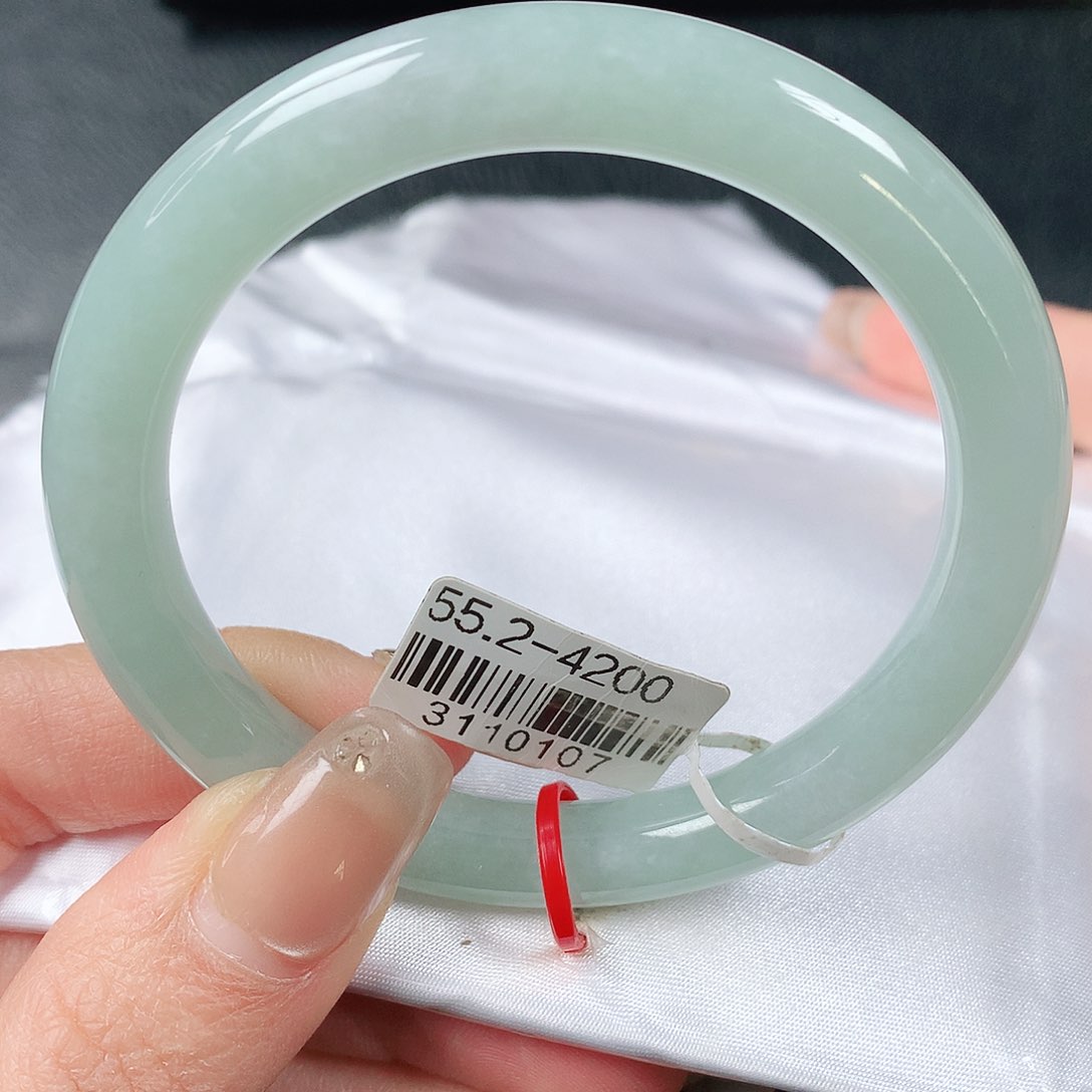 翡翠手镯未镶嵌冰果绿圆条55圈口 32号