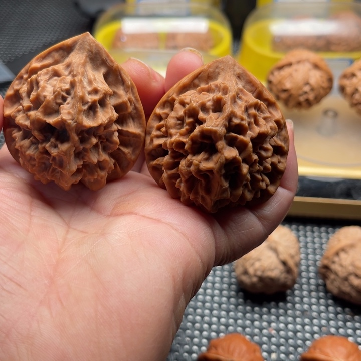 文玩核桃把件龙鳞46