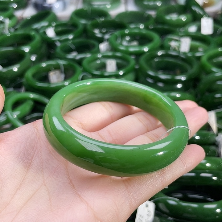 未镶嵌手镯和田玉（碧玉）