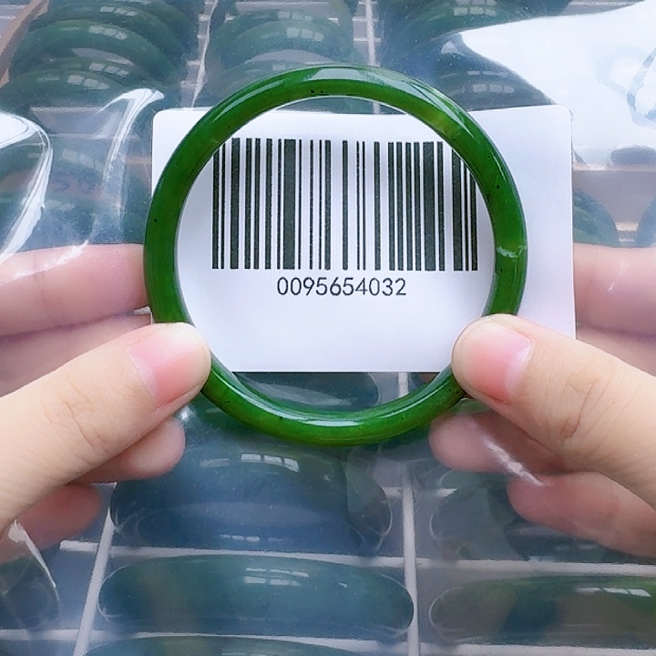 和田玉（碧玉）手镯未镶嵌58微瑕