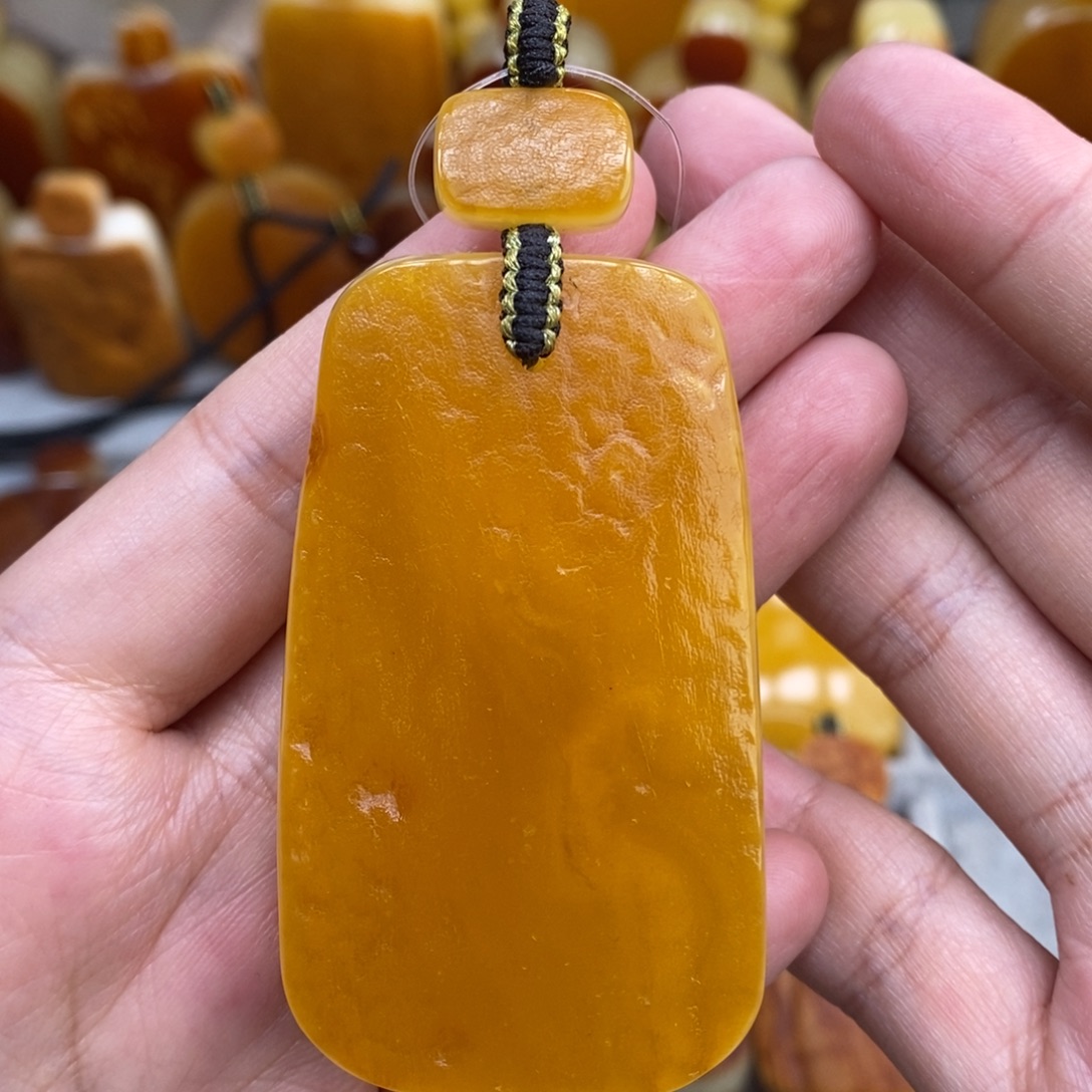 蜜蜡未镶嵌珠宝奇石