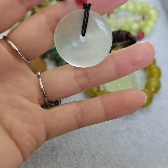未镶嵌蛇纹石玉吊坠