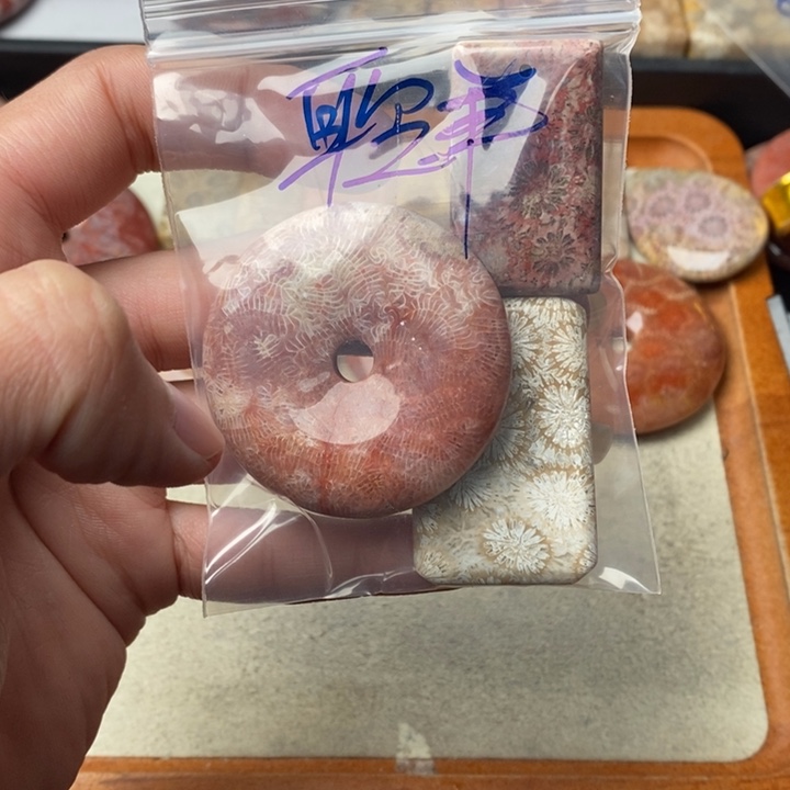 硅化玉颈饰未镶嵌聆*