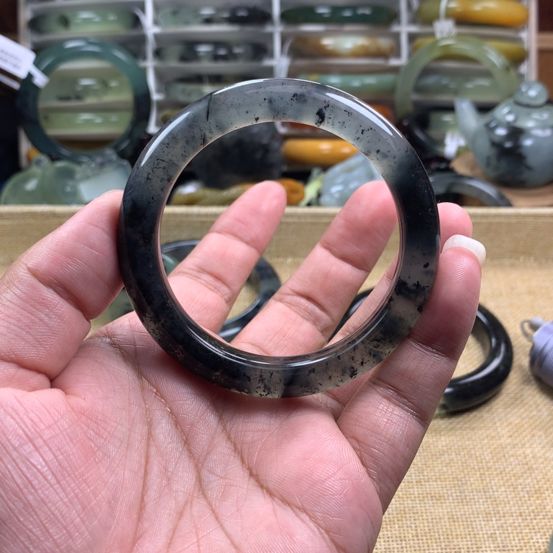 蛇纹石玉手镯未镶嵌文*