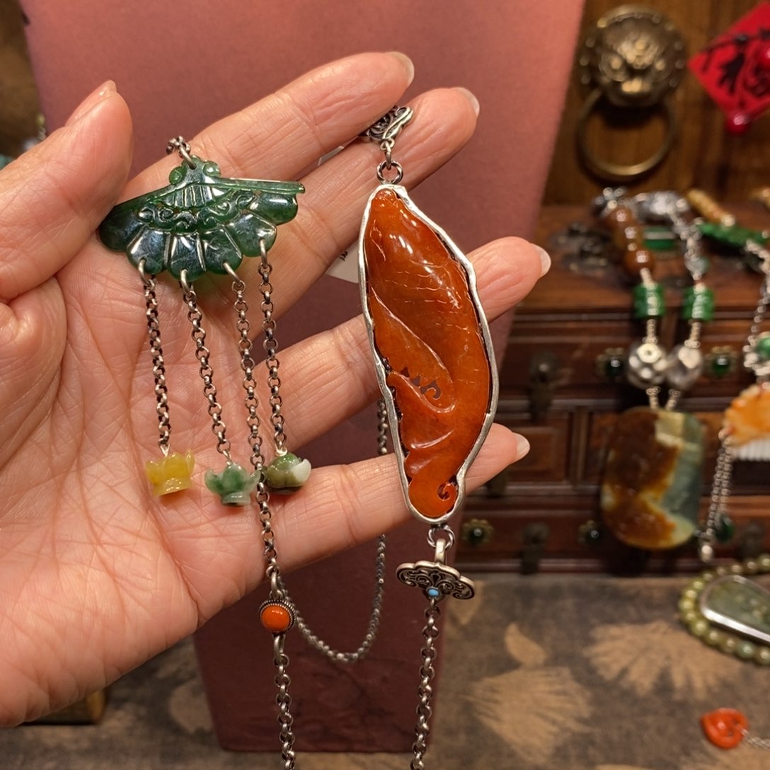 翡翠吊坠(赠链)未镶嵌