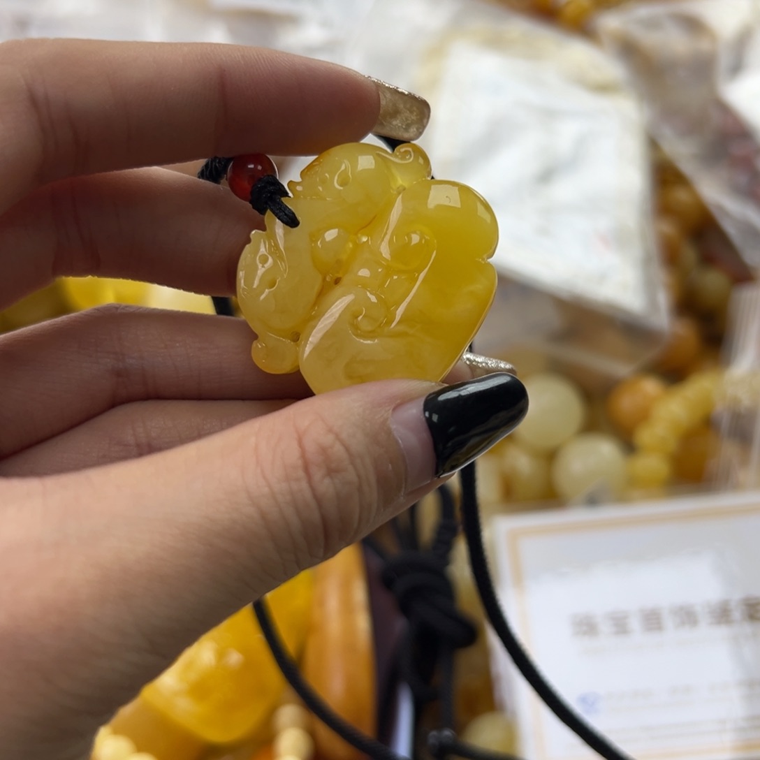 琥珀珠宝奇石未镶嵌