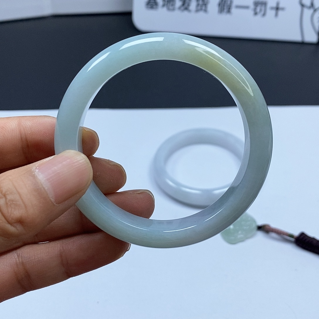 翡翠手镯未镶嵌翡翠手镯