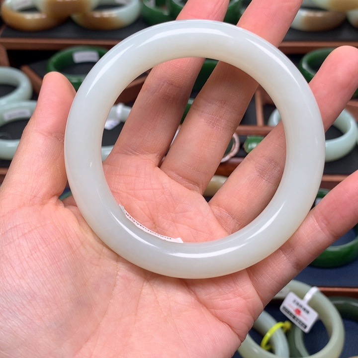 和田玉手镯60圈口未镶嵌