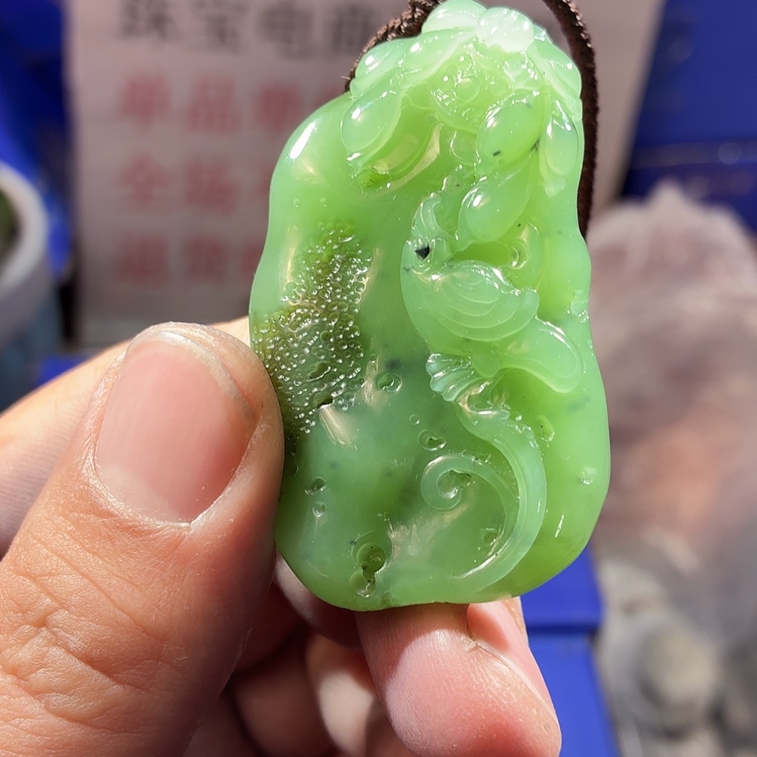 和田玉（糖玉）钛钢颈饰