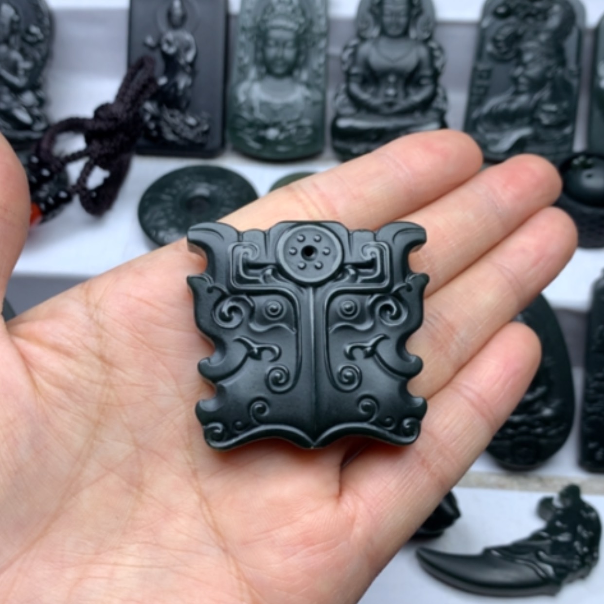 【闪购商品】和田玉颈饰未镶嵌双面雕刻