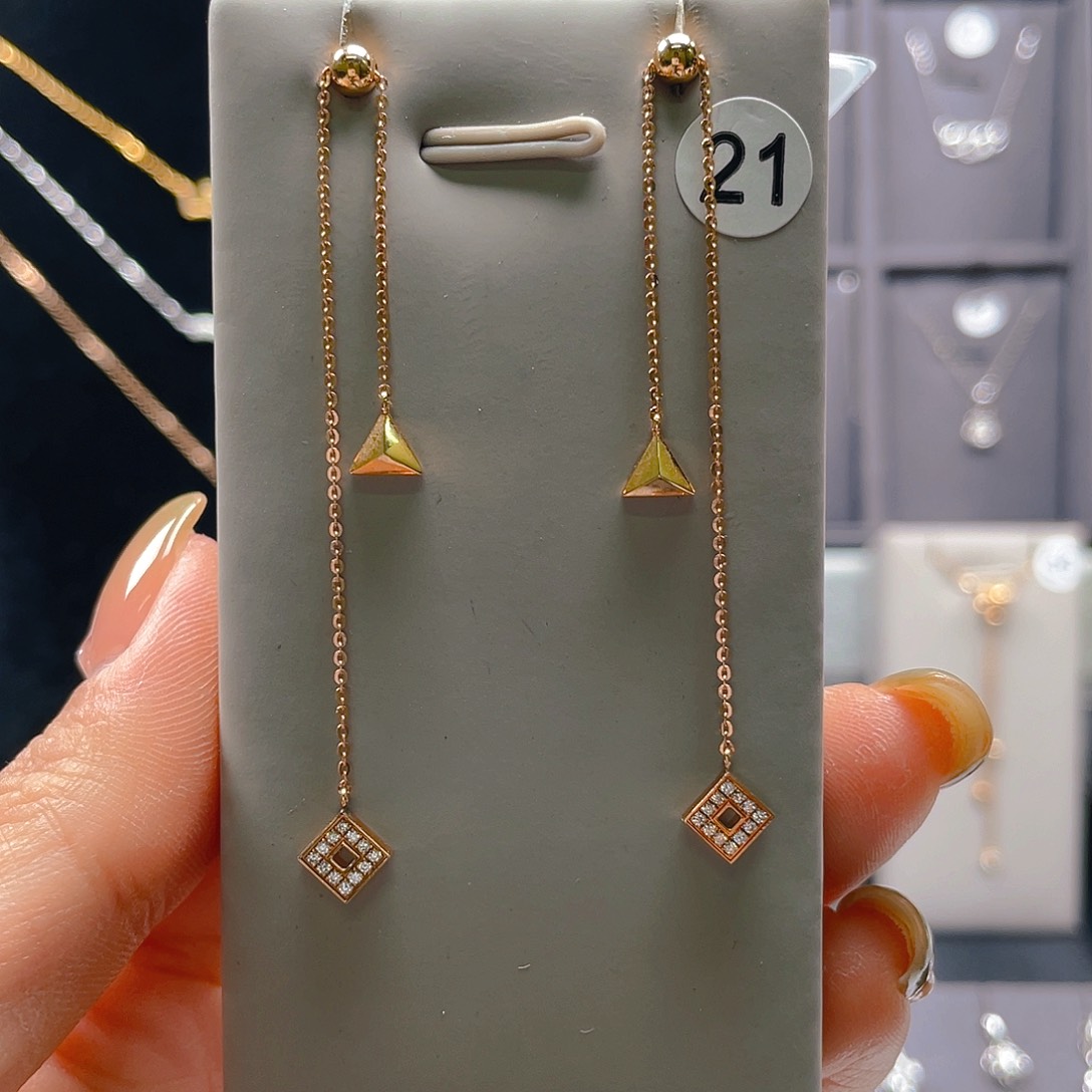 钻石耳饰18K金镶嵌？耳钉