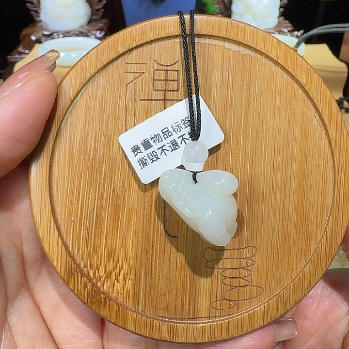 吊坠(赠链)未镶嵌和田玉