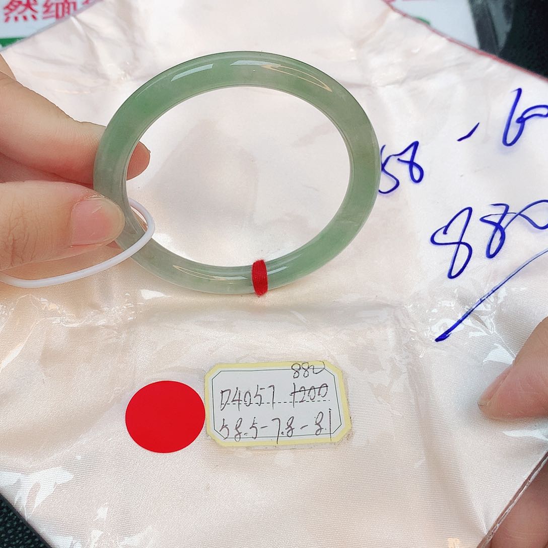 翡翠手镯未镶嵌缅甸翡翠