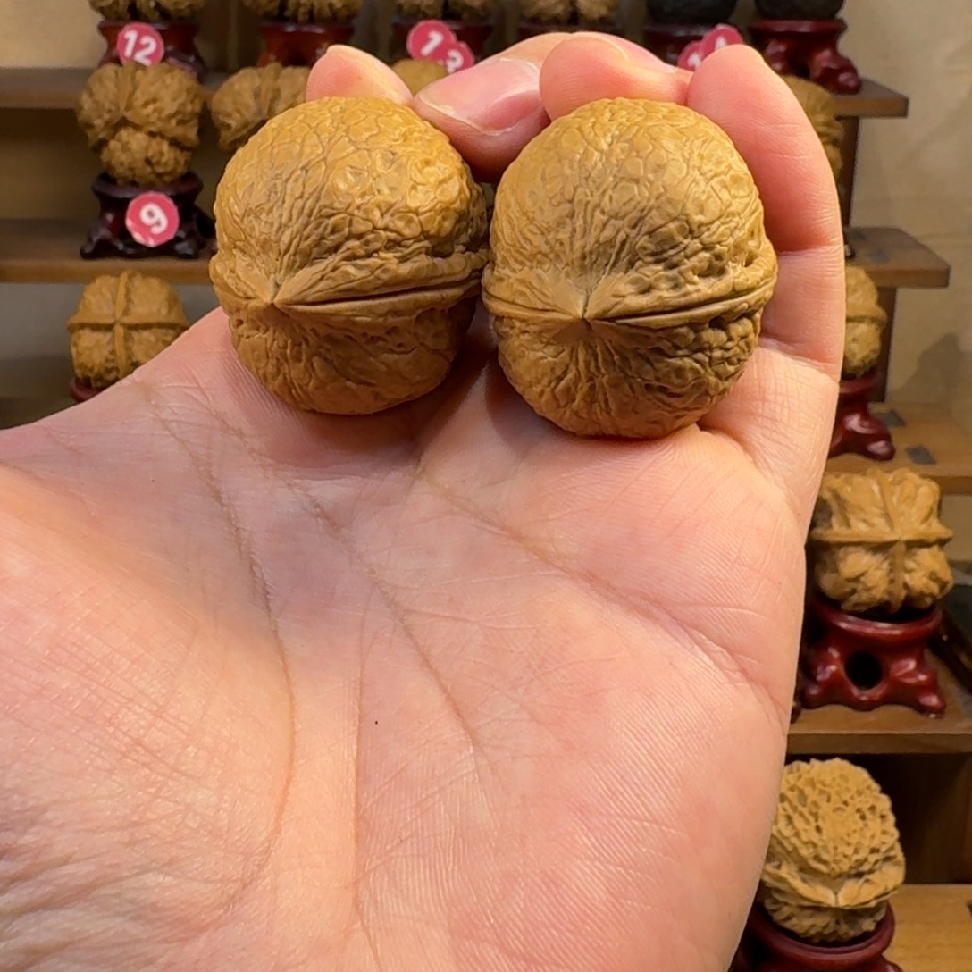 铁核桃把件粗筋皇冠39尺