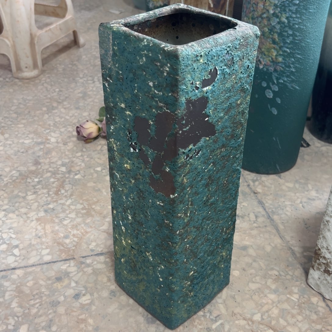 高度36口9有孔瓷器