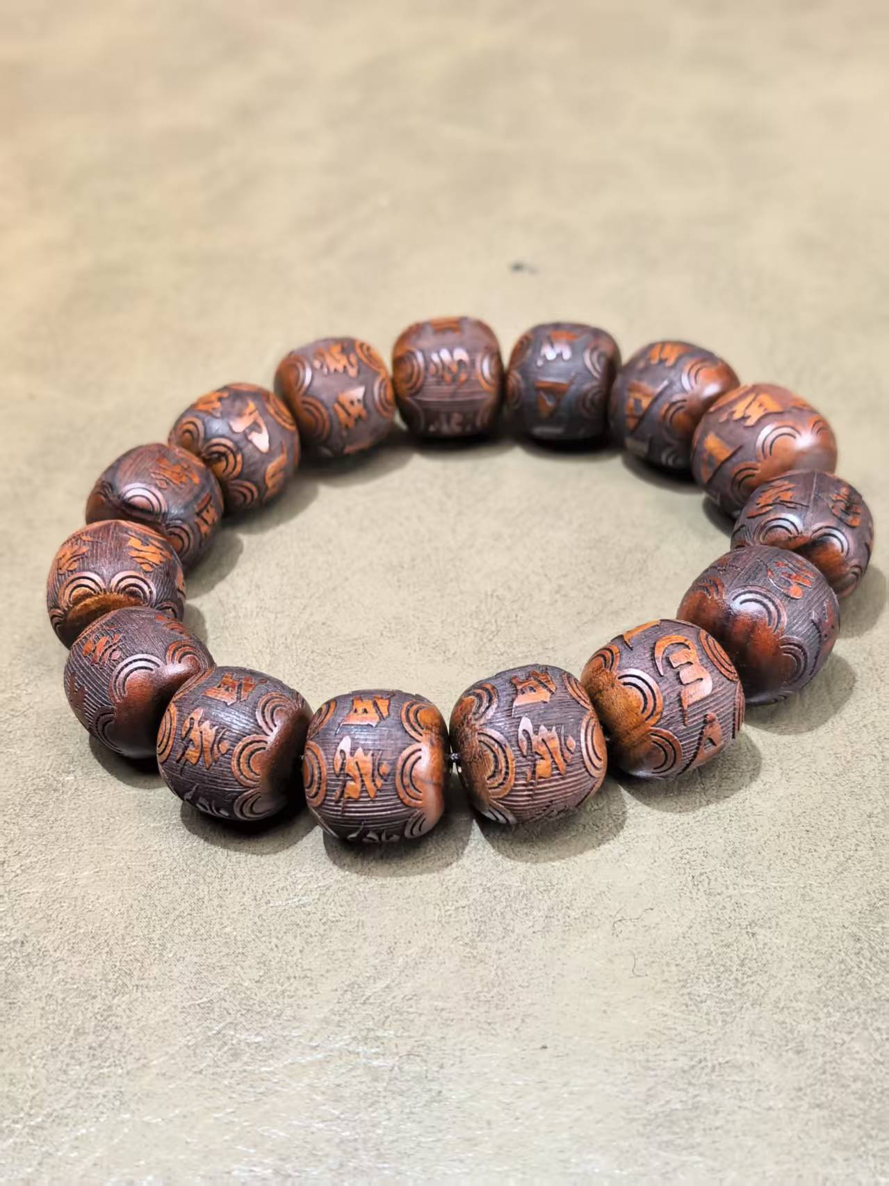 精选花梨1.2手串搭配（无礼盒）A054