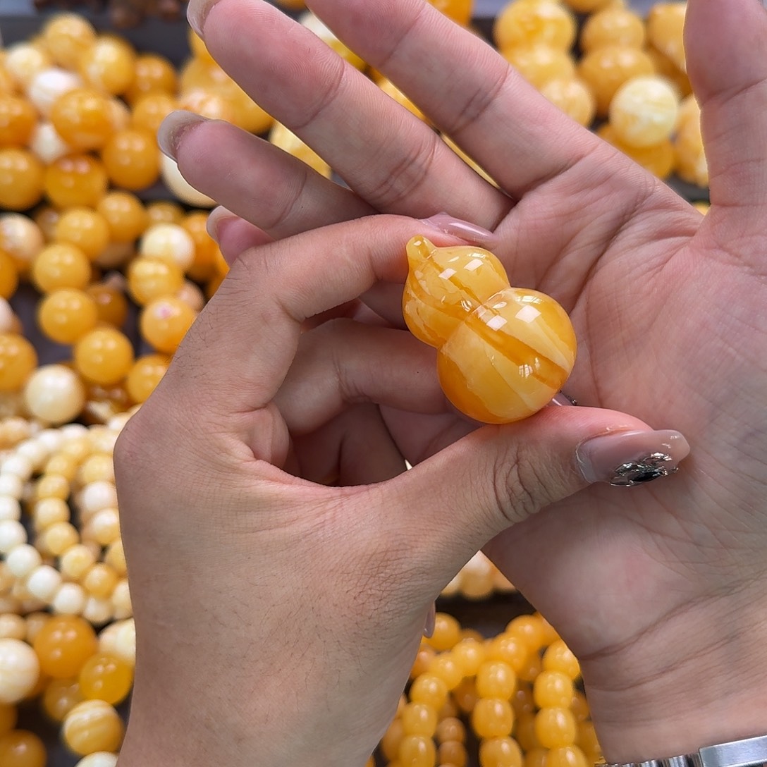 蜜蜡未镶嵌珠宝奇石
