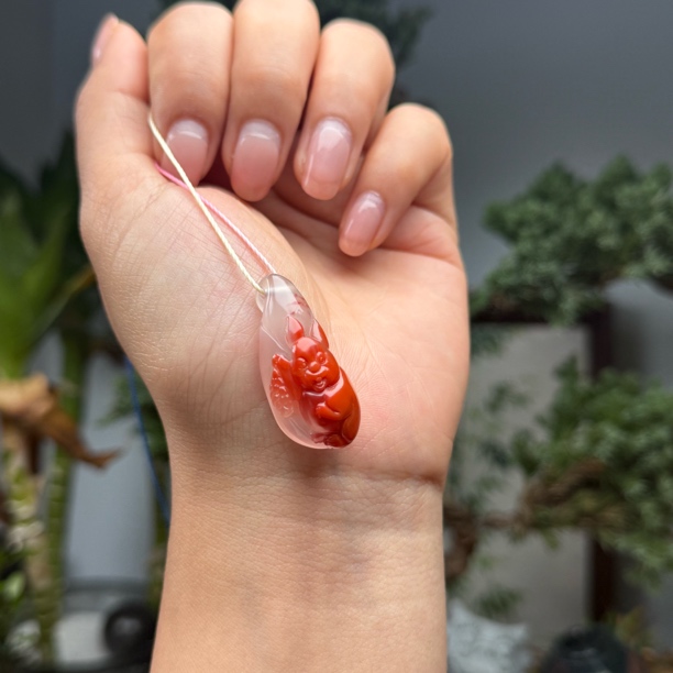 保山南红飘红兔子雕刻