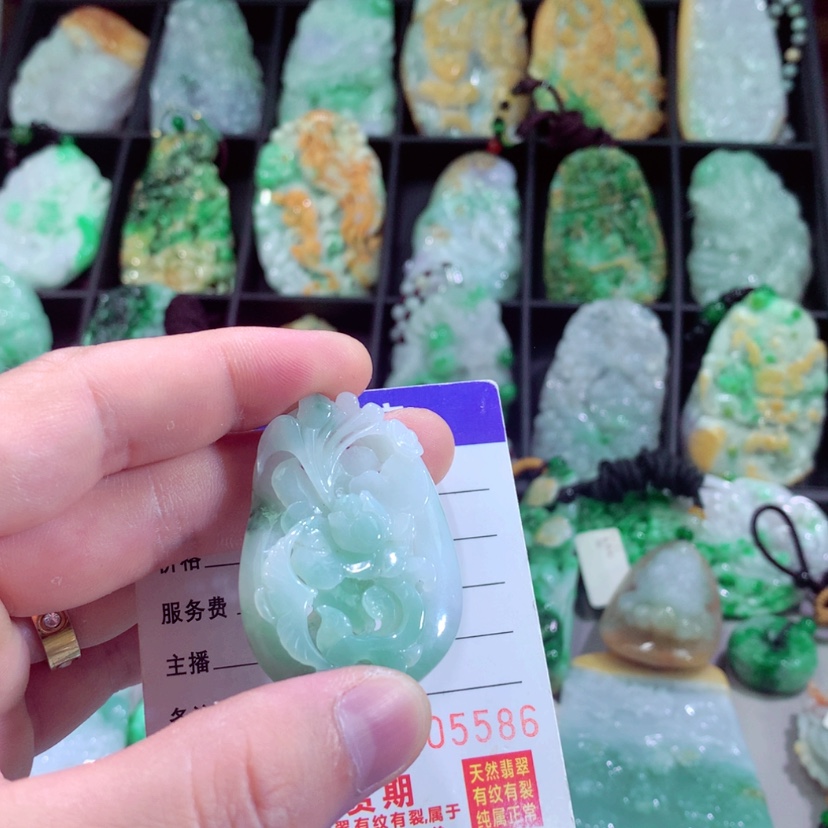 【闪购商品】翡翠颈饰未镶嵌挂件