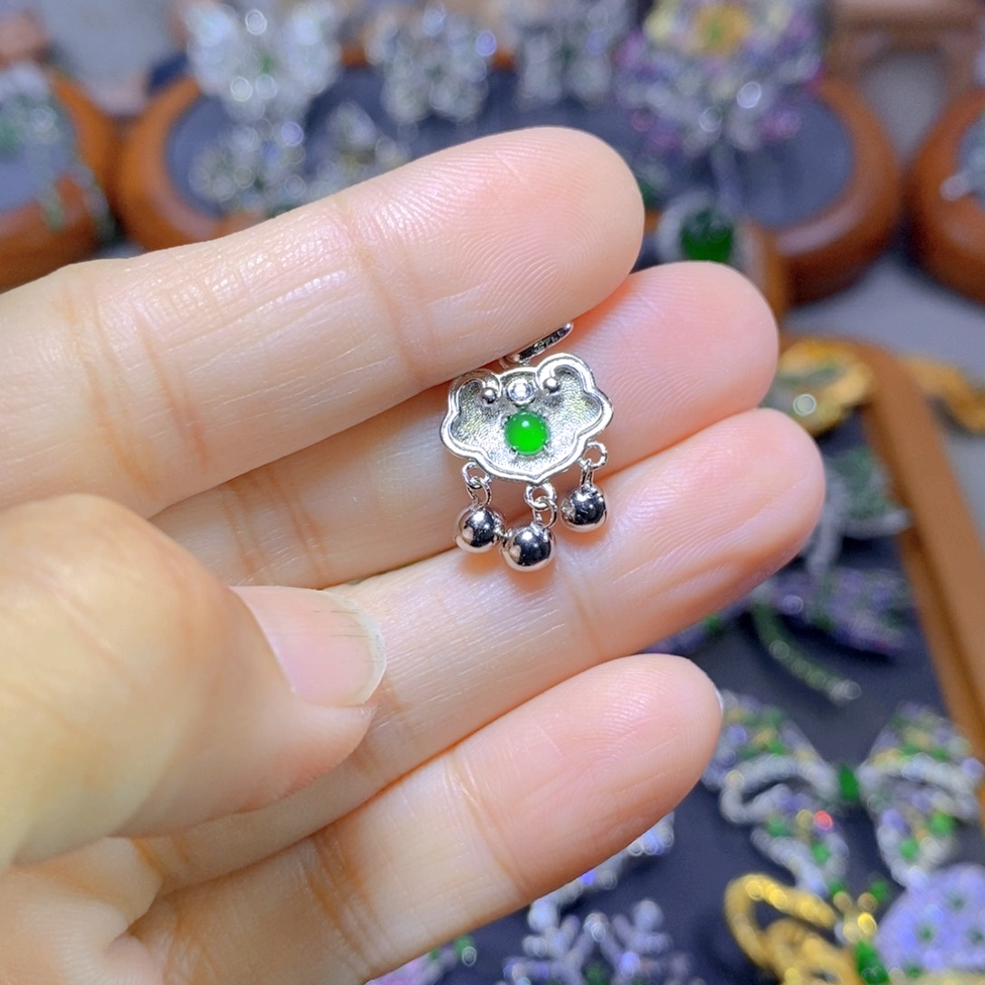 翡翠颈饰银S925镶嵌天然翡翠