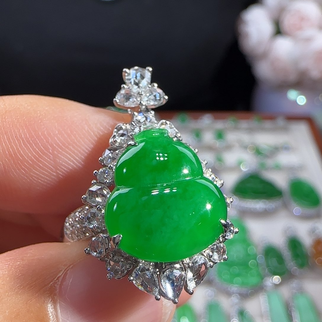 翡翠吊坠(不含链)18K金镶嵌