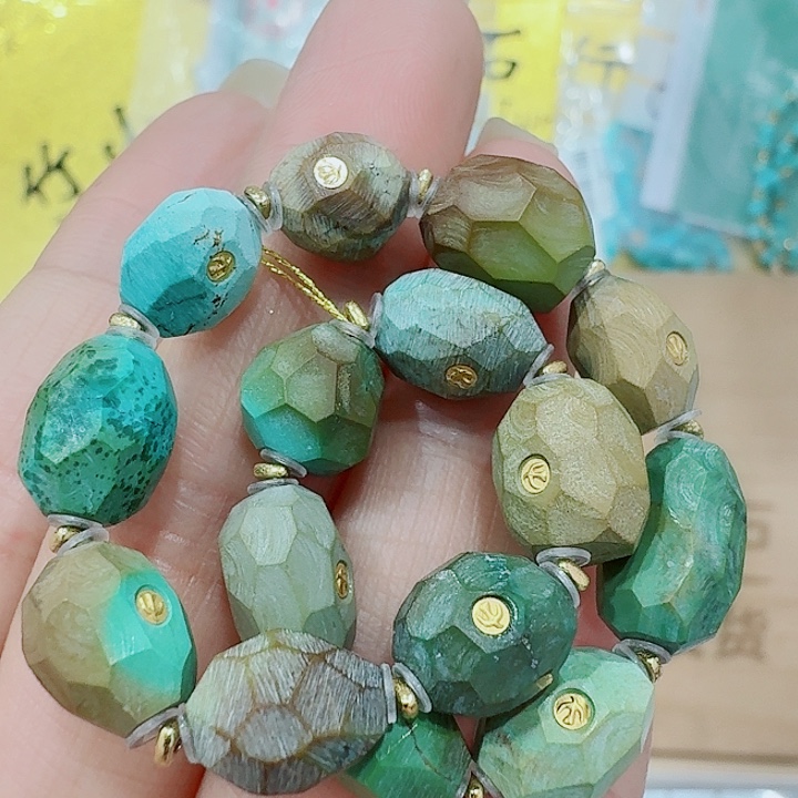 绿松石未镶嵌珠宝奇石