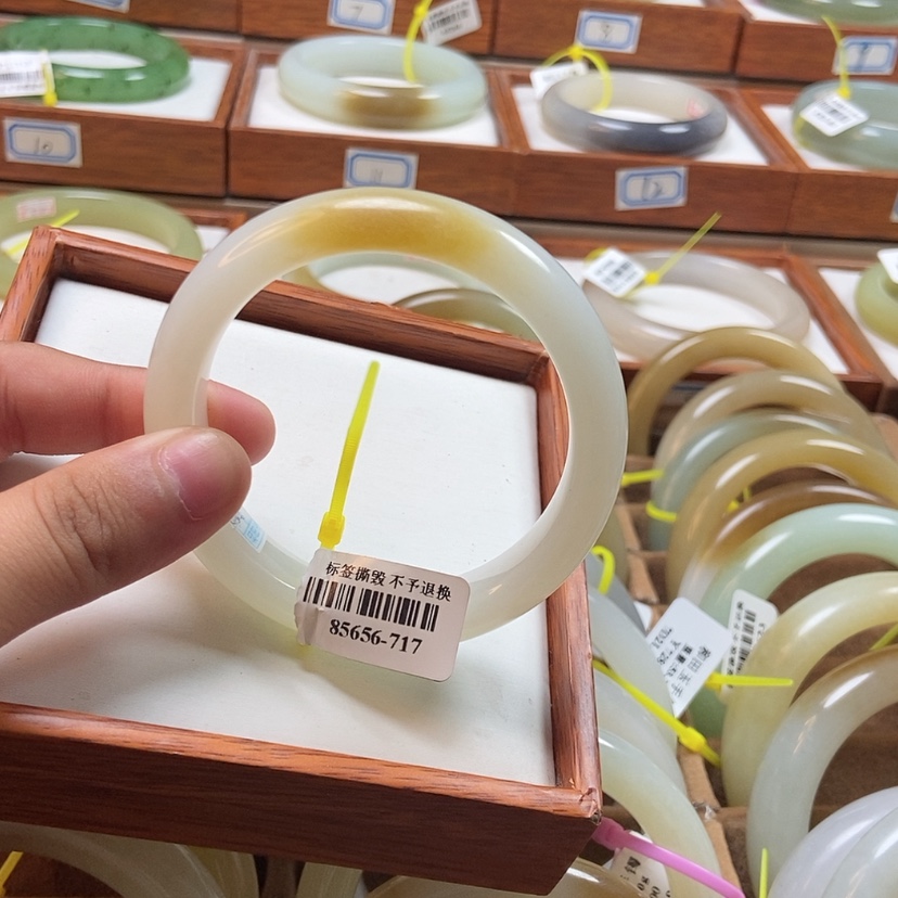 【闪购商品】和田玉手镯未镶嵌