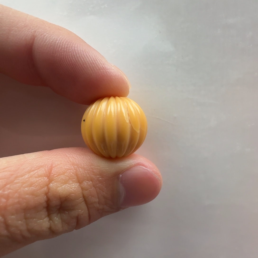 石英质玉颈饰合金