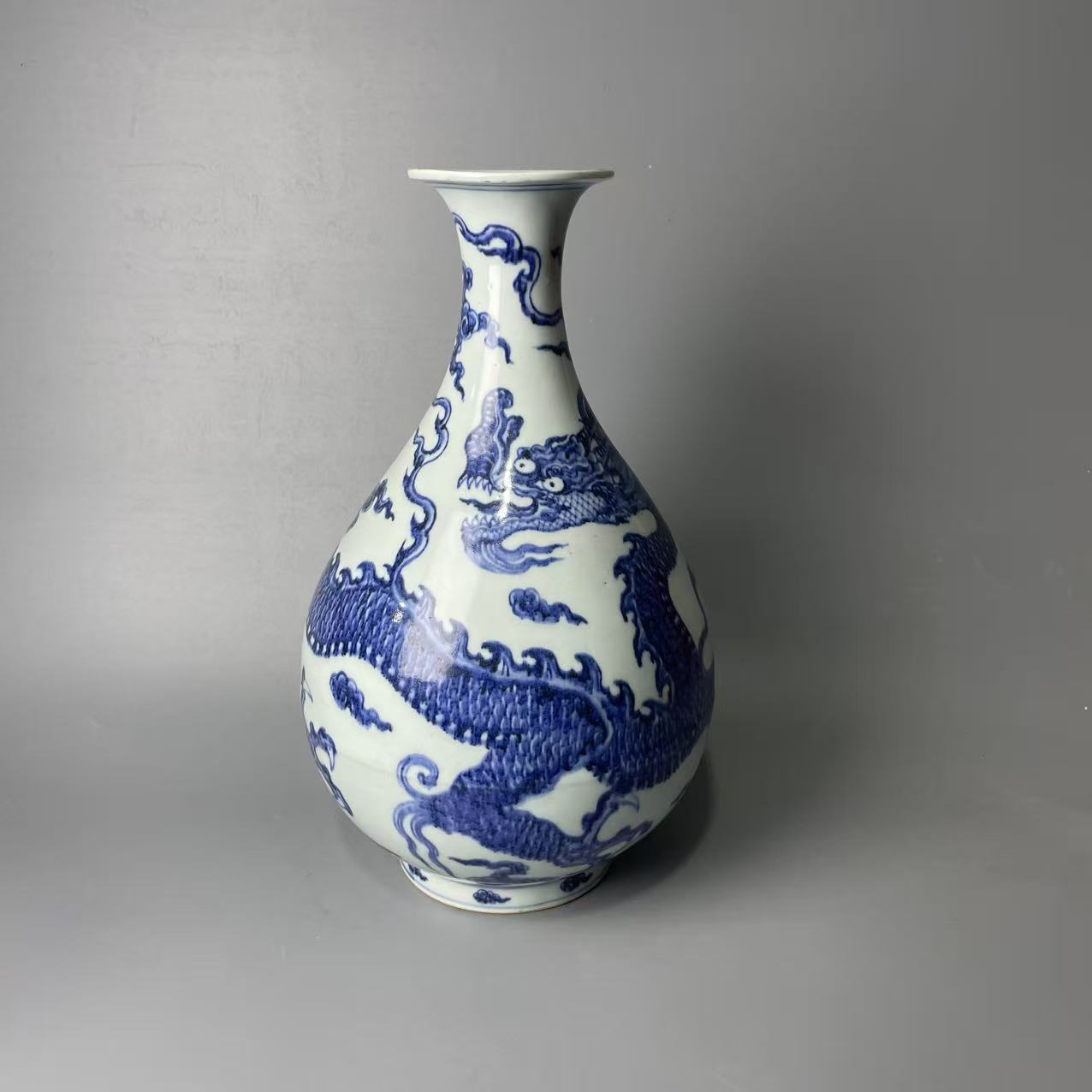 青花龙纹玉壶春瓶