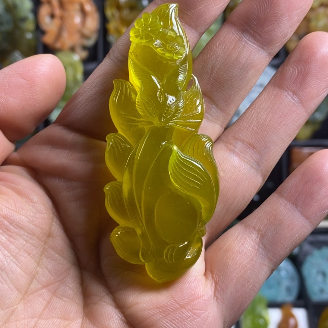 蛇纹石玉颈饰合金