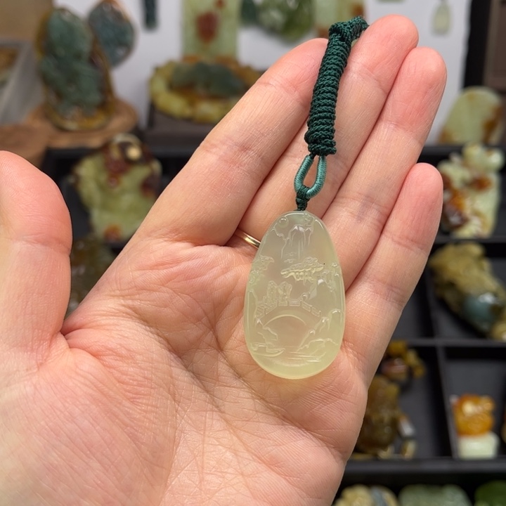 蛇纹石玉未镶嵌颈饰