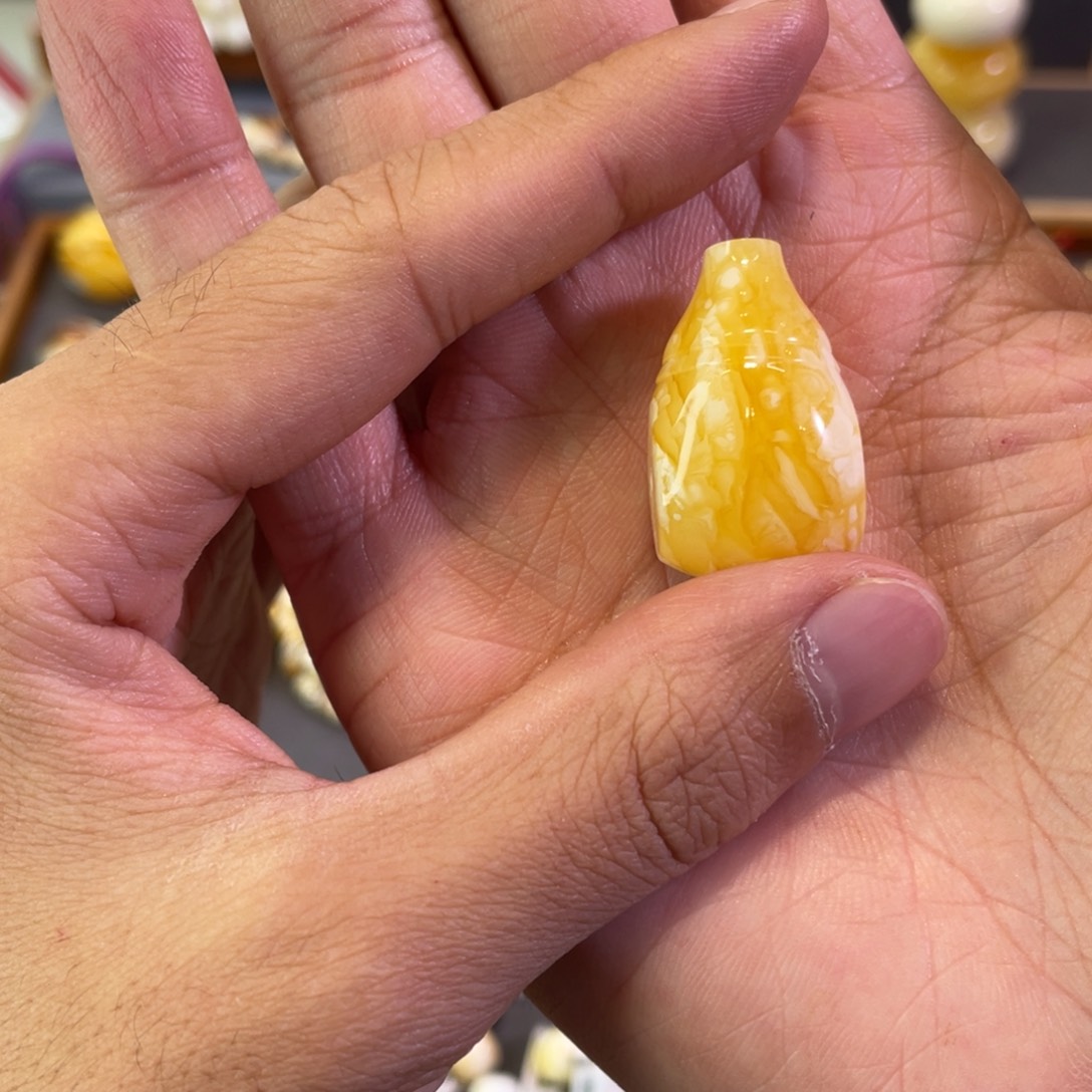 琥珀未镶嵌裸石一体橘白花虎皮纹三通